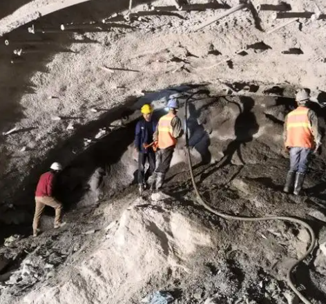 阿拉善拱顶带模注浆料的施工流程及注意事项